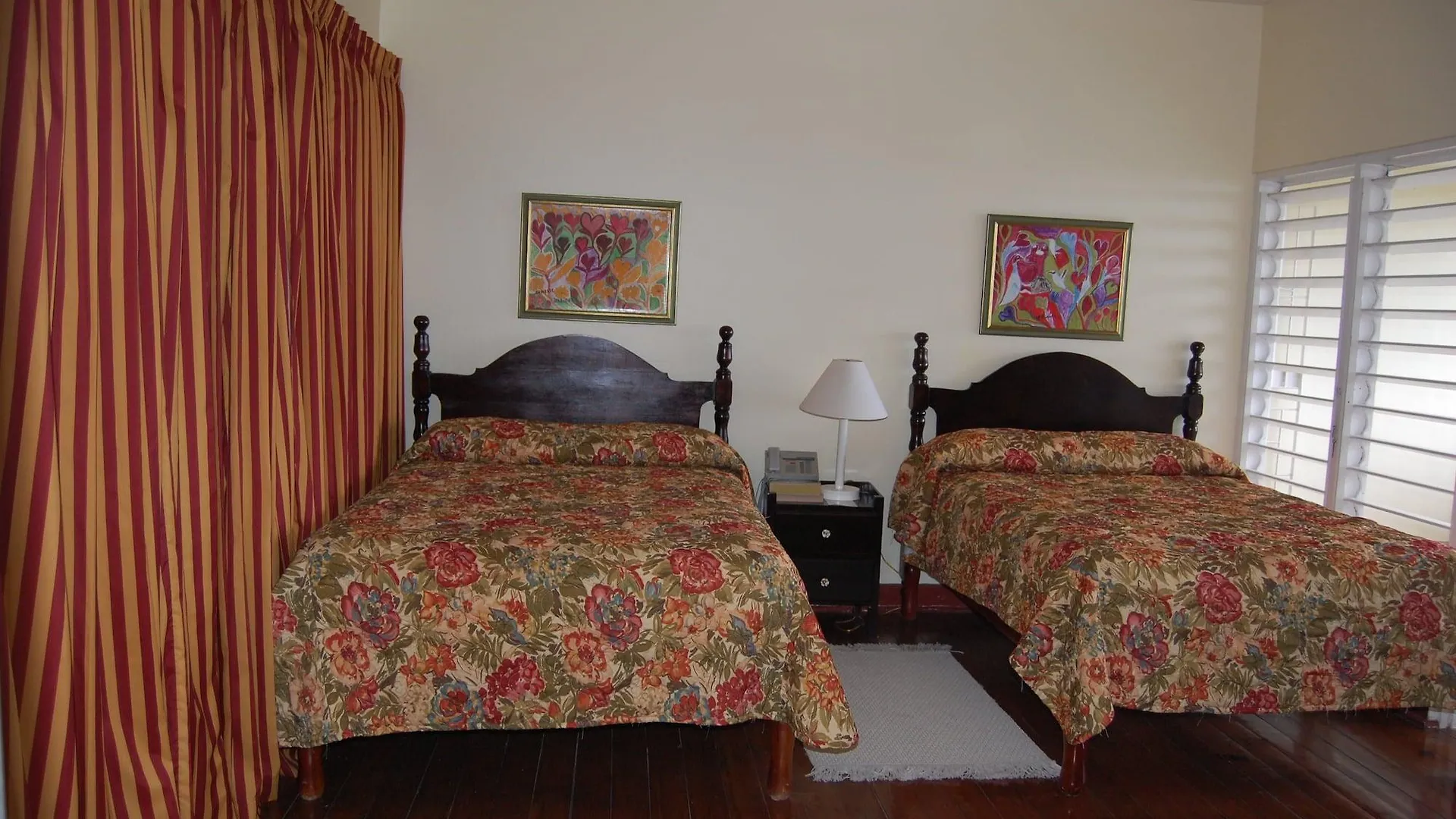 فندق Inn At Shaw Park Gardens & Waterfalls أوشو ريوس
